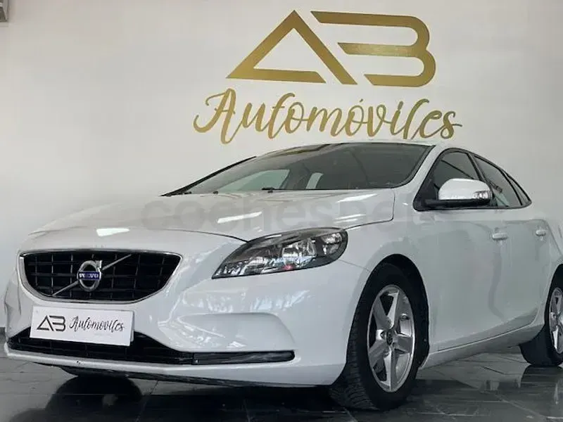 Usado Volvo V40 Momentum 190 CV (139 kW) 2014 Blanco Berlina