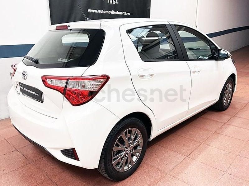 Usado Toyota Yaris Active 69 CV (50 kW) 2018 Blanco Berlina