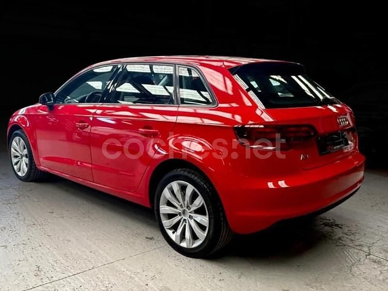 Usado Audi A3 Ambiente 105 CV (77 kW) 2014 Rojo Berlina