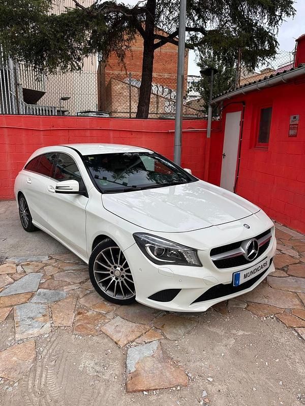 Usado Mercedes CLA220 Shooting Brake 178 CV (130 kW) 2016 Blanco Familiar