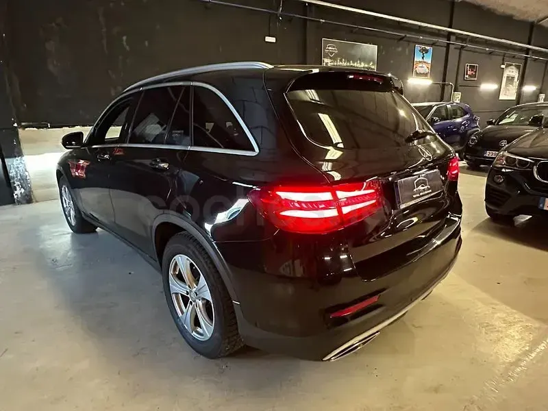 Usado Mercedes GLC250 AMG line 204 CV (150 kW) 2016 Negro SUV