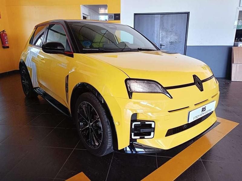 Usado Renault Megane E-Tech Iconic 110 kW (150 CV) 2025 Amarillo Utilitario