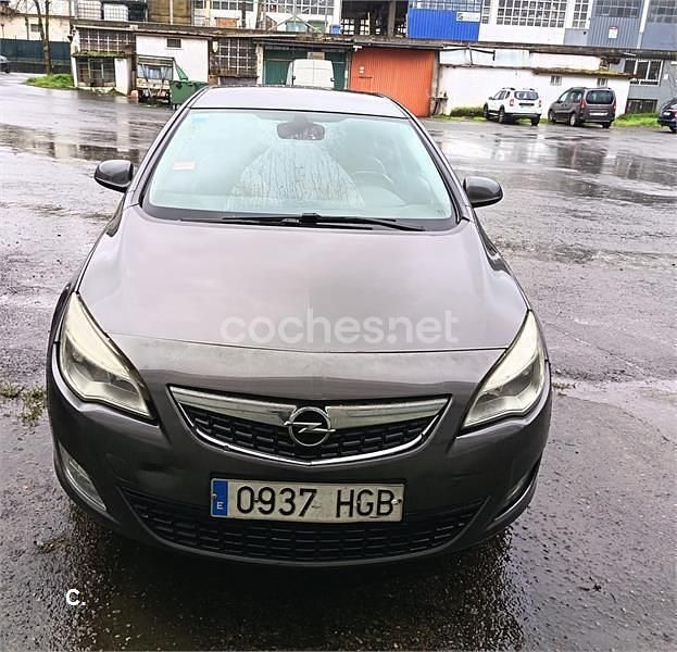 Usado Opel Astra Sport 110 HP (80 kW) 2011 Castanho Sedan