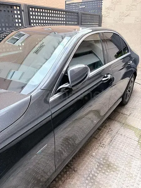Usado Mercedes E300 321 CV (236 kW) 2022 Negro Berlina