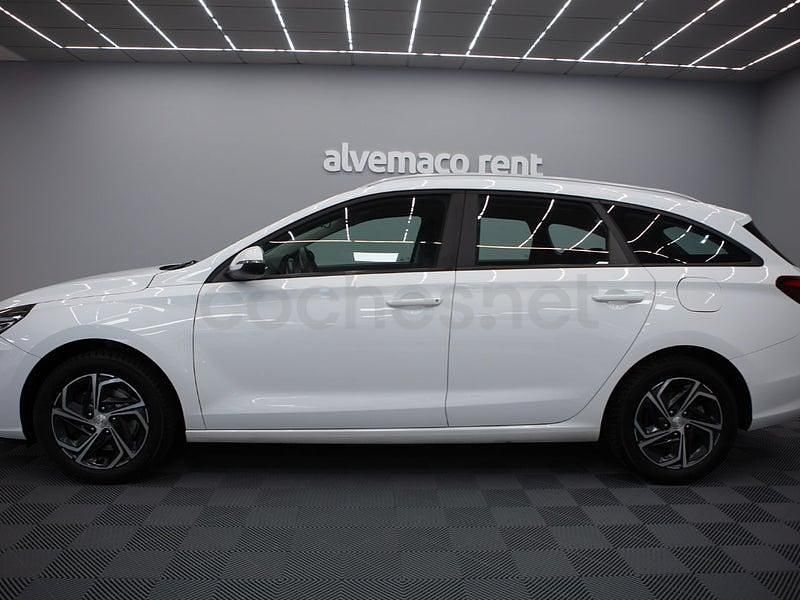 Usado Hyundai i30 116 CV (85 kW) 2021 Blanco Berlina