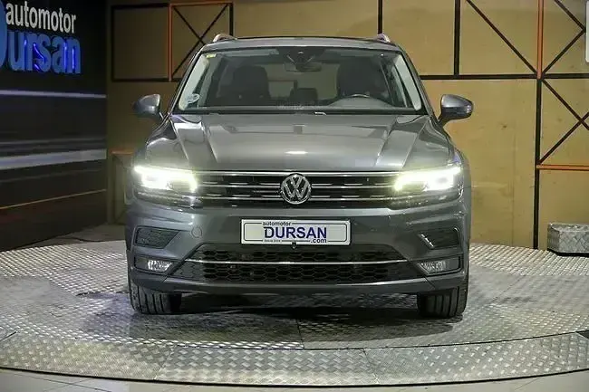 Usado VW Tiguan Sportline 190 CV (139 kW) 2020 Gris SUV