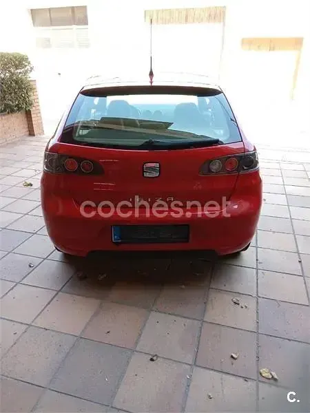 Usado Seat Ibiza 85 CV (62 kW) 2008 Rojo Berlina