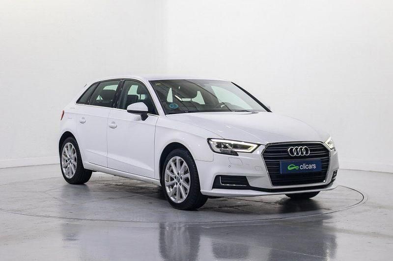 Usado Audi A3 Design 116 CV (85 kW) 2018 Blanco Berlina