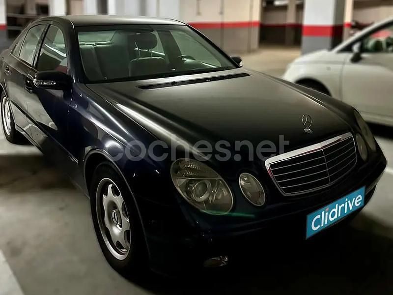 Usado Mercedes E220 170 CV (125 kW) 2004 Azul Berlina