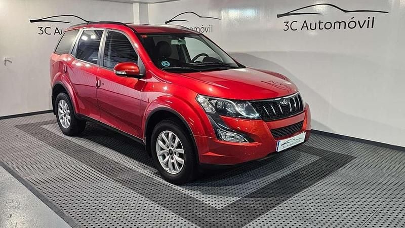 Rojo Usado 2017 Mahindra XUV500 SUV | 11.500 € - Imagen 1/4