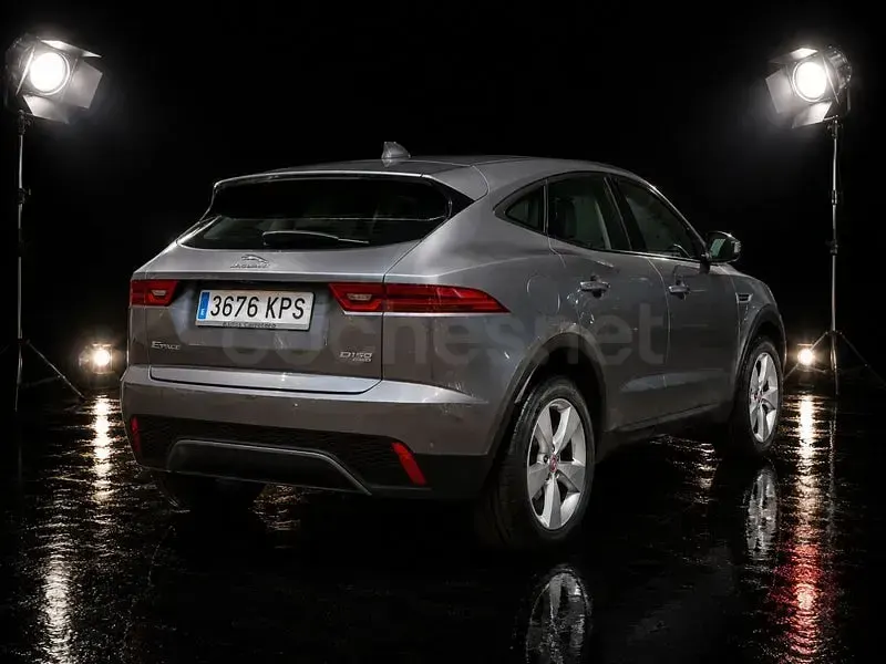 Usado Jaguar E-Pace R-Dynamic 150 CV (110 kW) 2018 Gris / plata SUV