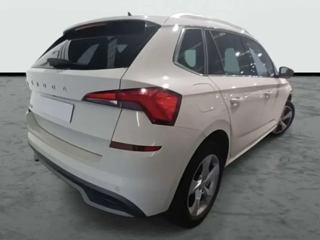 Usado Skoda Kamiq Ambition 110 CV (80 kW) 2023 Blanco SUV