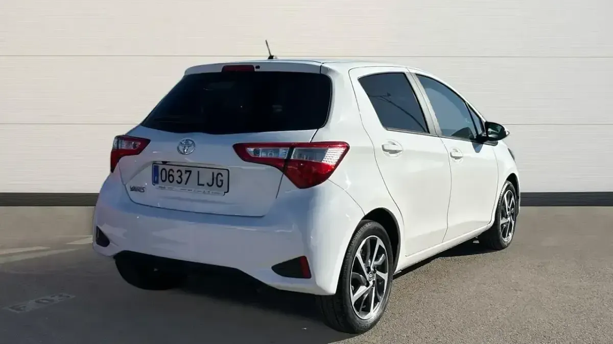 Usado Toyota Yaris 111 CV (81 kW) 2020 Blanco Berlina
