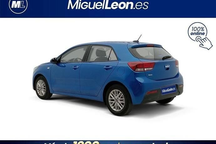 Usado Kia Rio 84 CV (61 kW) 2023 Azul Utilitario