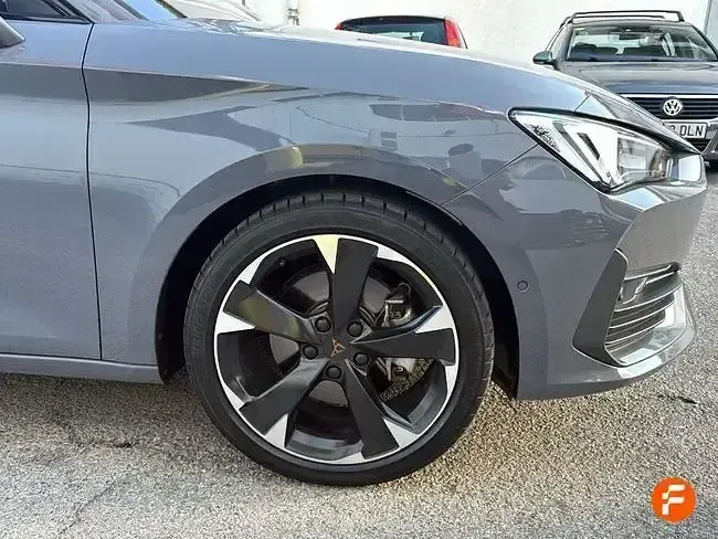 Usado Cupra Leon 190 CV (139 kW) 2024 Gris