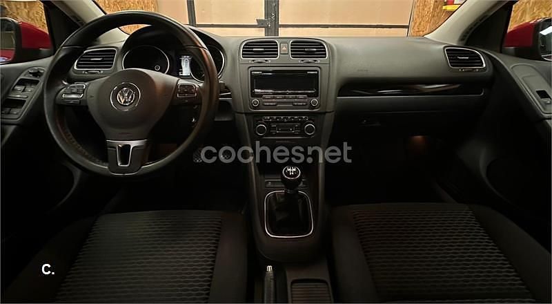 Usado VW Golf VII Advance 105 CV (77 kW) 2012 Rojo Berlina