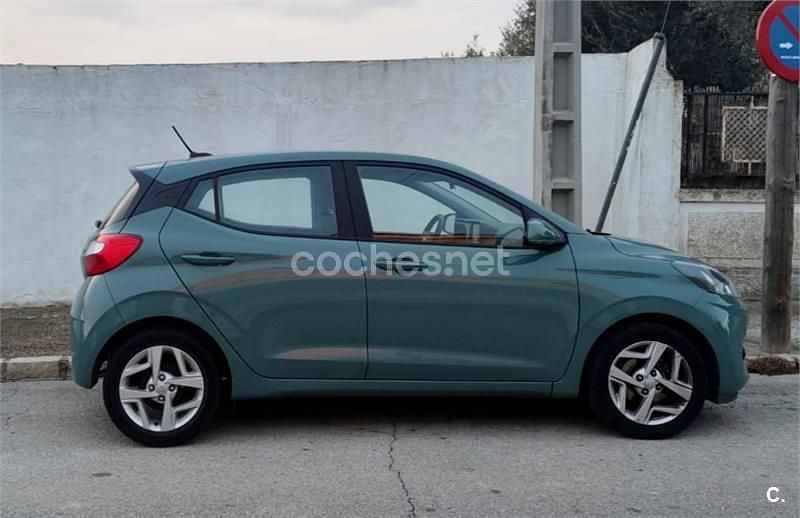 Verde Usado 2022 Hyundai i10 Utilitario | 11.450 € (Buen precio) - Imagen 1/4