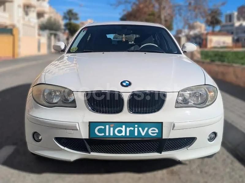 Begagnad BMW 118 143 HK (105 kW) 2006 Vit Halvkombi