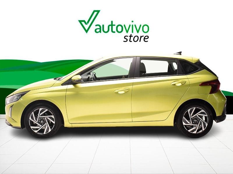 Usado Hyundai i20 100 CV (73 kW) 2025 Verde Berlina