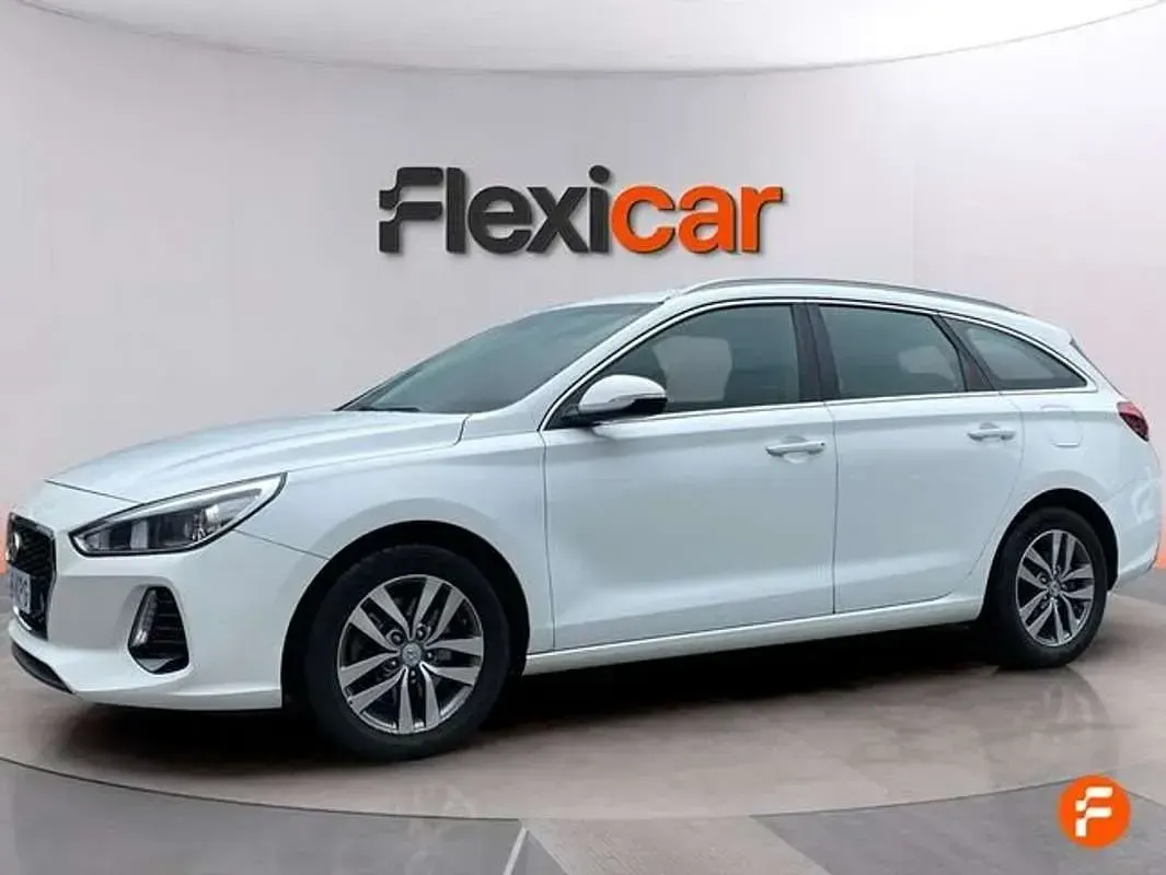 Usado Hyundai i30 110 CV (80 kW) 2018 Blanco Familiar