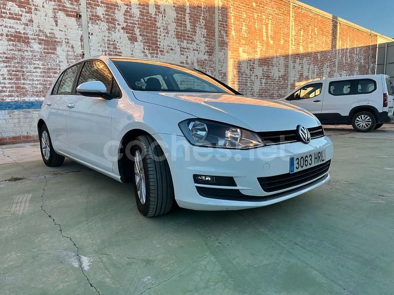 Usado VW Golf VII Advance 105 CV (77 kW) 2013 Blanco Berlina
