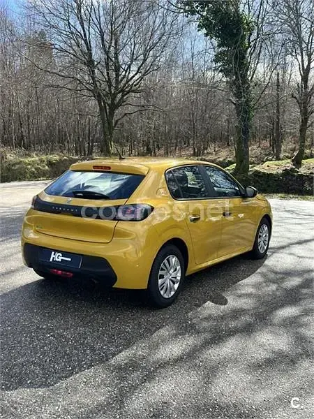 Usado Peugeot 208 75 CV (55 kW) 2022 Amarillo Utilitario