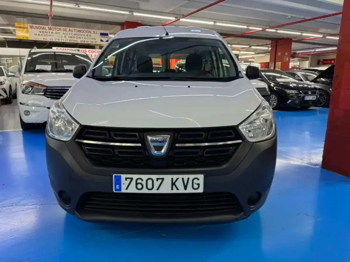 Usado Dacia Dokker Essentiel 75 CV (55 kW) 2019 Blanco Monovolumen