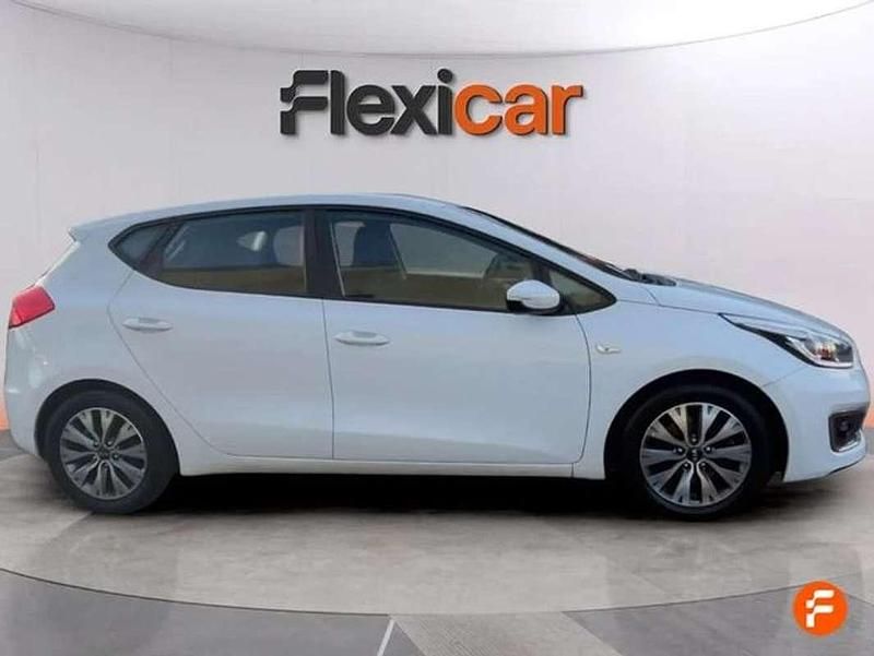 Usado Kia Ceed 101 CV (74 kW) 2018 Blanco Utilitario