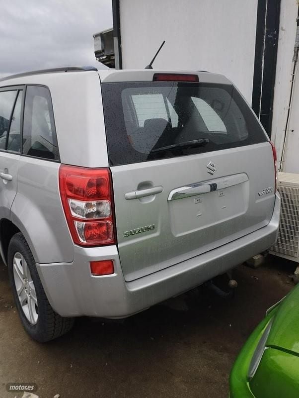 Gris claro Usado 2012 Suzuki Grand Vitara SUV | 11.600 € - Imagen 1/4