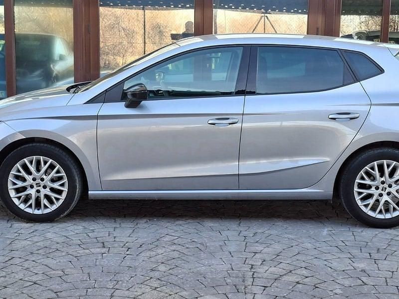 Usado Seat Ibiza FR 110 CV (80 kW) 2023 Gris / plata Utilitario