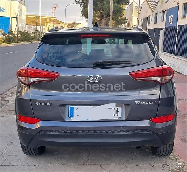 Usado Hyundai Tucson 141 CV (103 kW) 2016 Gris / plata SUV
