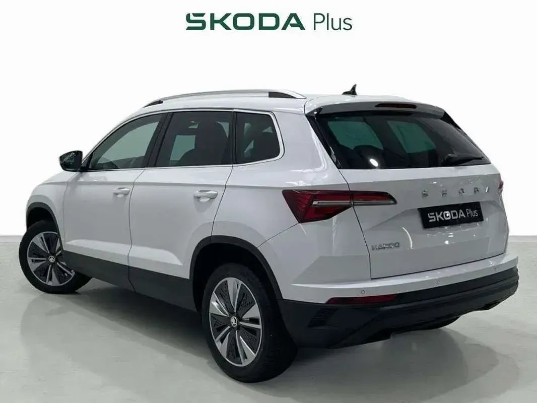 Usado Skoda Karoq Ambition 150 CV (110 kW) 2022 Blanco SUV