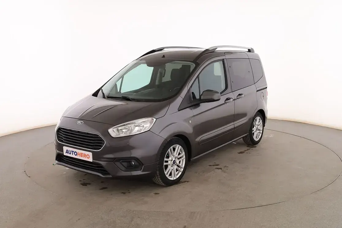 Usado Ford Tourneo Courier Titanium 100 CV (73 kW) 2018 Monovolumen