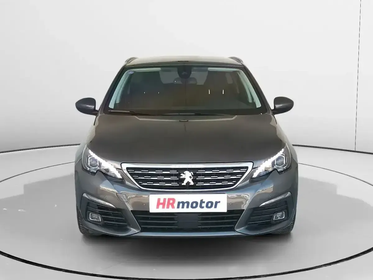 Usado Peugeot 308 Allure 131 CV (96 kW) 2021 Gris Familiar