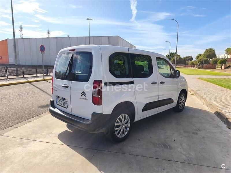 Usado Citroën Berlingo Feel 102 CV (75 kW) 2023 Blanco Monovolumen