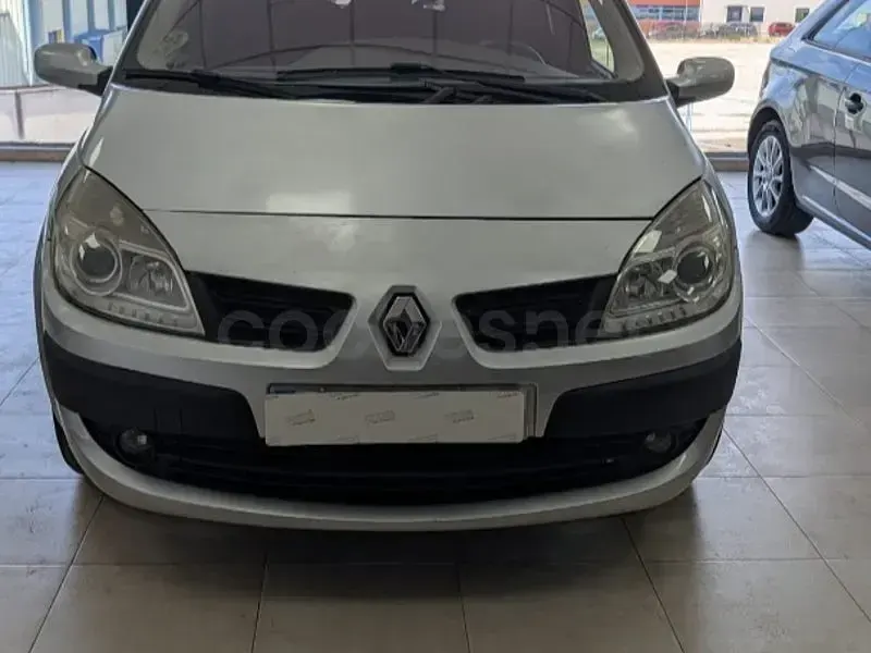 Usado Renault Grand Scénic II Dynamique 105 CV (77 kW) 2007 Gris / plata Monovolumen