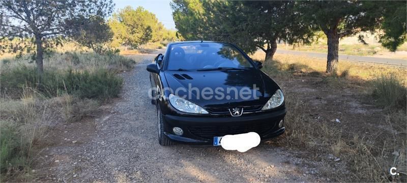 Negro Usado 2003 Peugeot 206 Descapotable | 4600 € (Caro) - Imagen 1/4