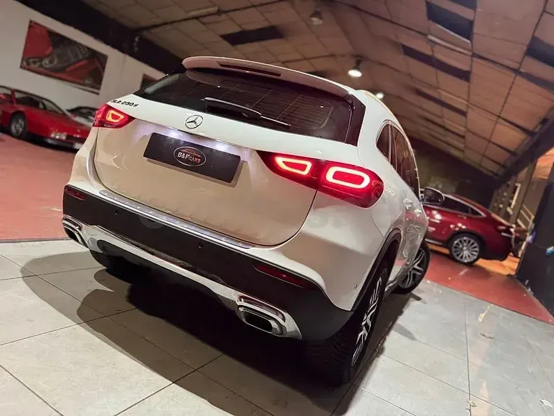 Usado Mercedes GLA200 150 CV (110 kW) 2022 Blanco SUV
