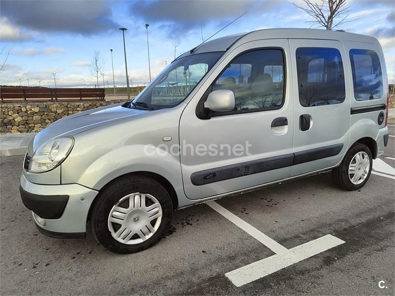 Usado Renault Kangoo Expression 85 CV (62 kW) 2009 Gris / plata Familiar