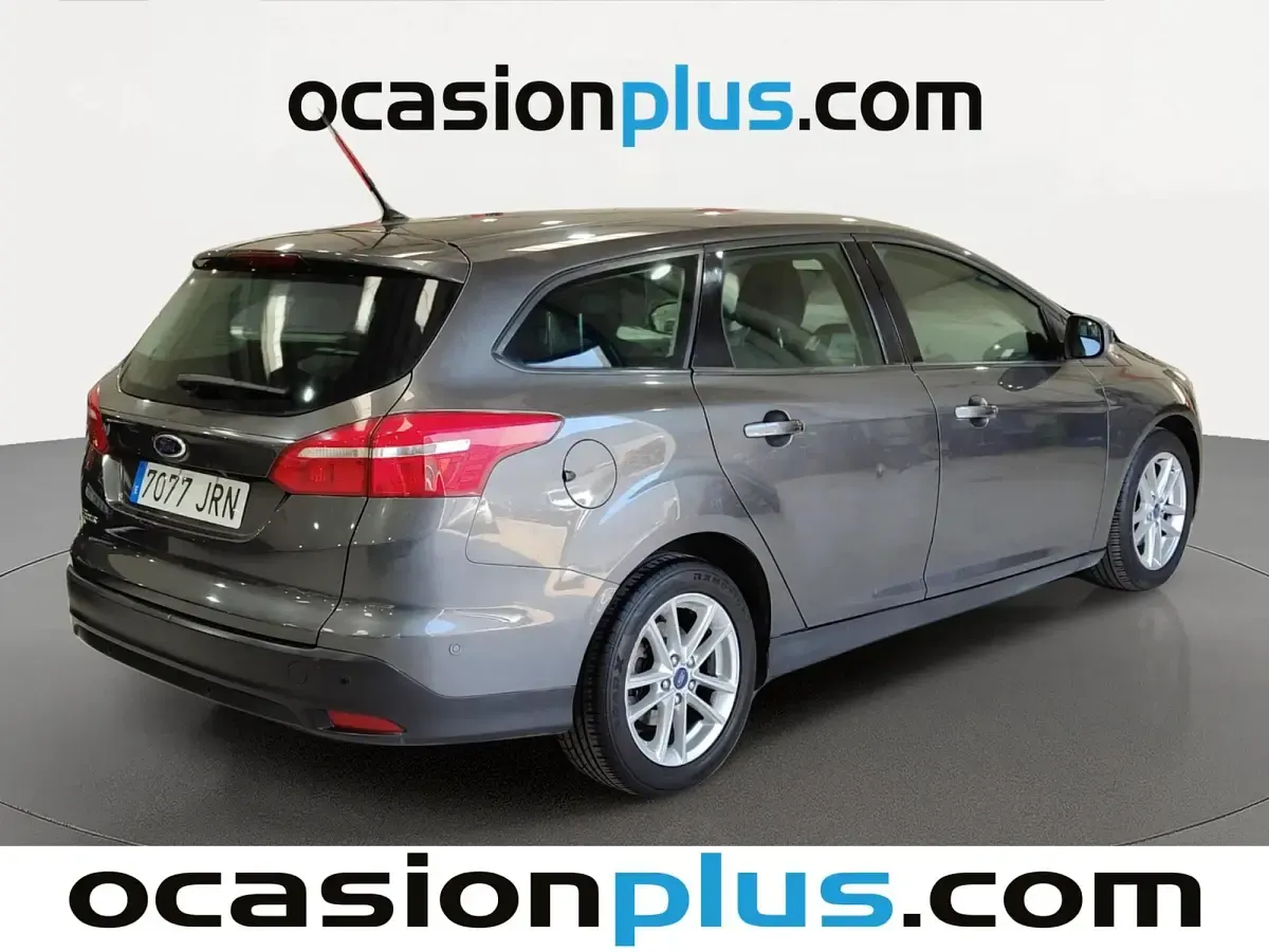 Usado Ford Focus Business Edition 120 CV (88 kW) 2016 Gris Monovolumen