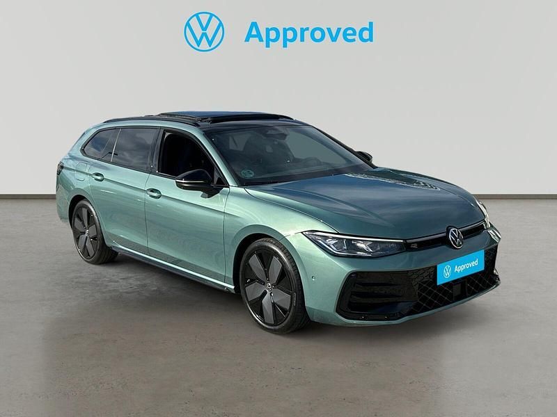Verde azulado Usado 2024 VW Passat R-line Berlina | 39.300 € (Caro) - Imagen 1/4