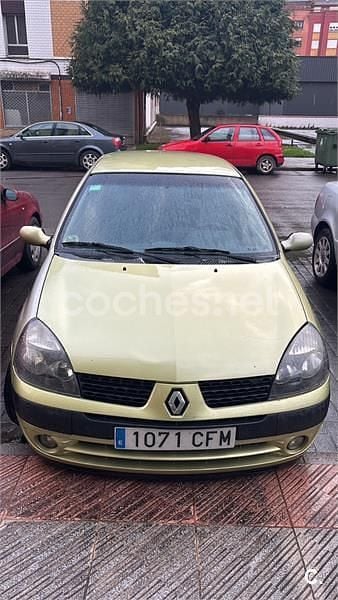Usado Renault Clio II 75 CV (55 kW) 2003 Amarillo Berlina