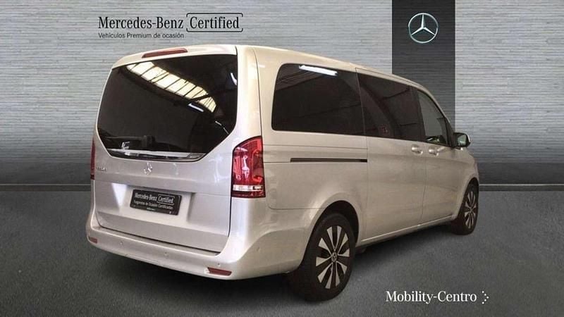 Usado Mercedes V250 2023 Plateado Monovolumen
