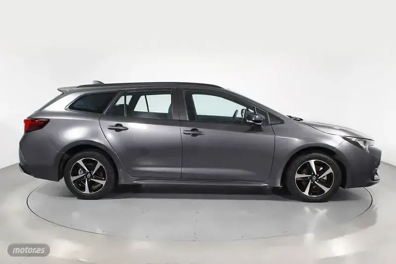 Usado Toyota Corolla Active 140 CV (102 kW) 2025 Gris Familiar