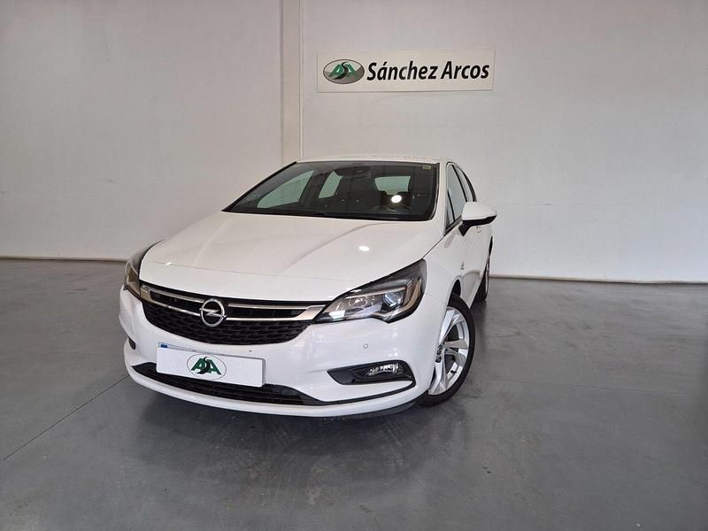 Usado Opel Astra Dynamic 136 CV (100 kW) 2016 Blanco Utilitario