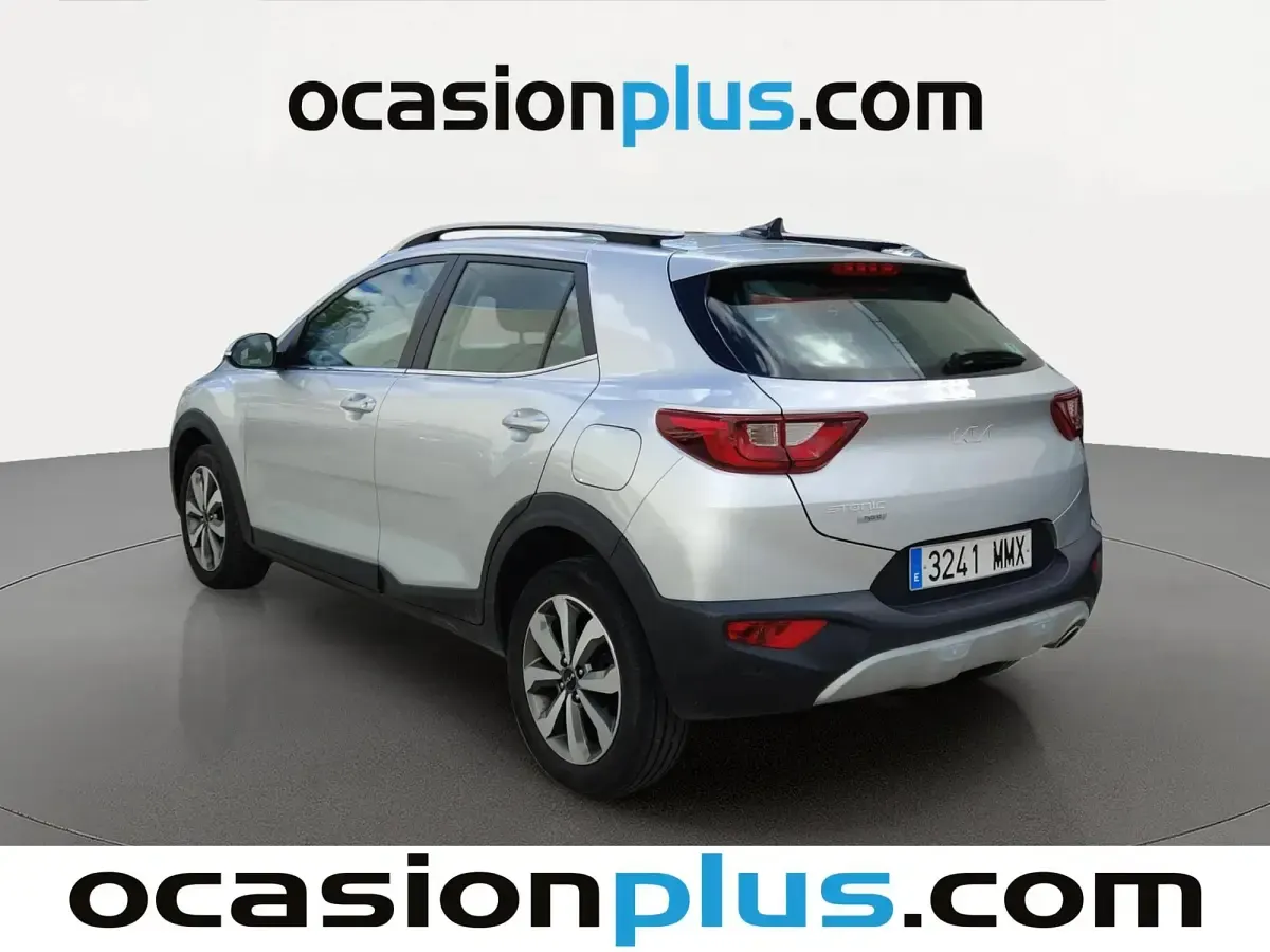 Käytetty Kia Stonic 101 HP (74 kW) 2024 Harmaa Katumaasturi