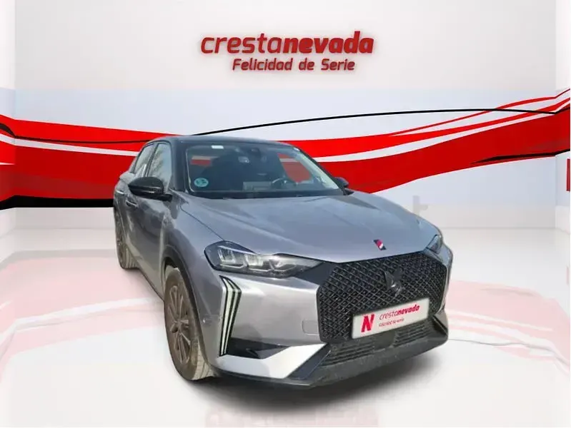 Usado DS Automobiles DS3 Crossback Performance 130 CV (95 kW) 2023 Gris / plata SUV