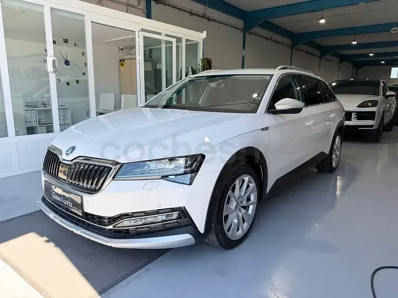 Usado Skoda Superb Scout 4x4 272 CV (200 kW) 2020 Blanco Familiar