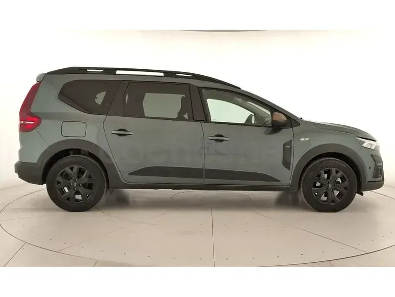 Usado Dacia Jogger Extreme 140 CV (102 kW) 2025 Verde Monovolumen