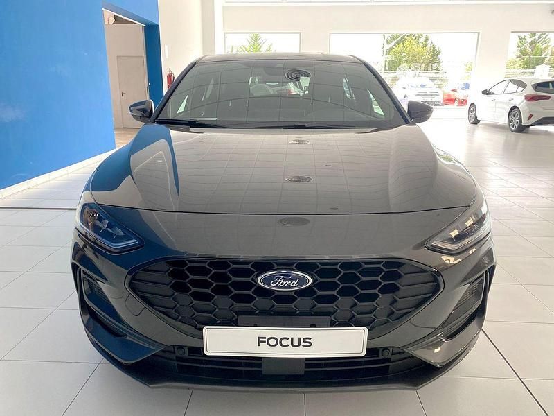 Usado Ford Focus ST-Line 125 CV (91 kW) 2023 Gris Utilitario
